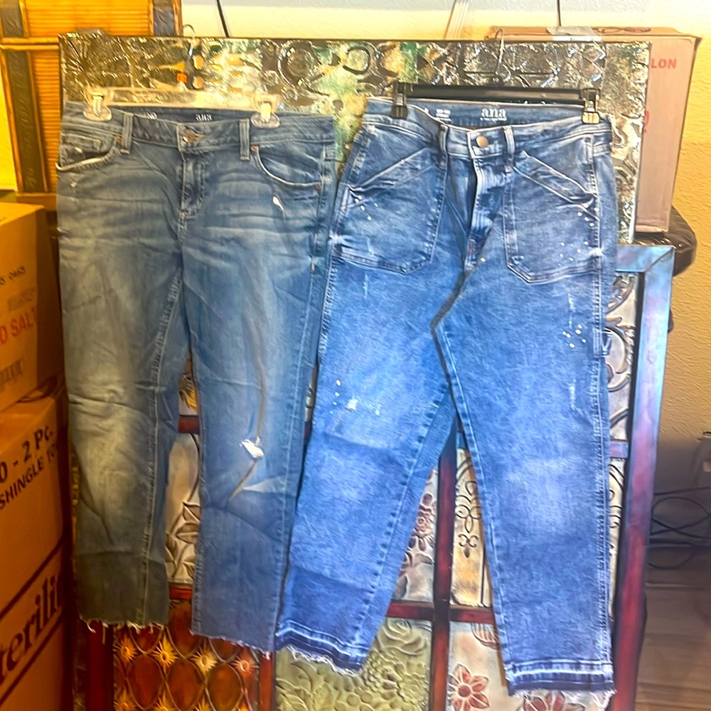 a.n.a boyfriend jeans gently worn cargo style 
Ana boyfriend jeans skinny style